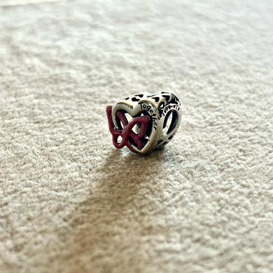 CHARM SILUETA DE CORAZON CON MARIPOSA, PLATA .925