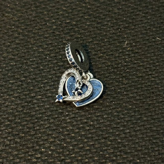 Charm doble corazon azul