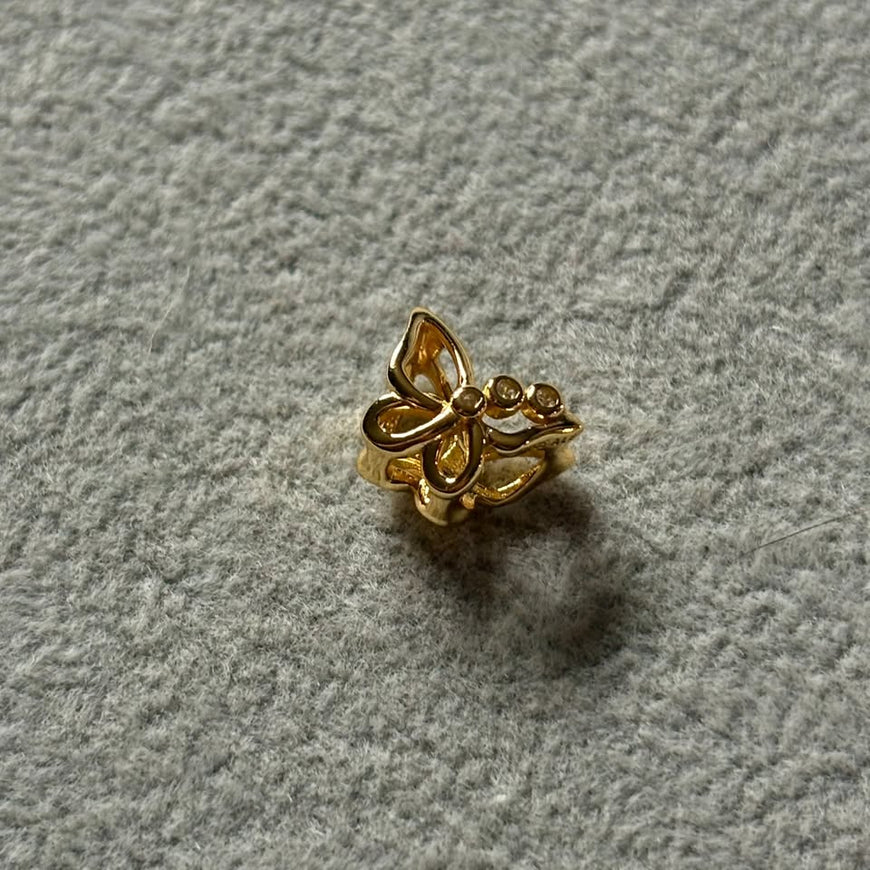 CHARM SILUETA DE MARIPOSA CON BANO DE ORO, PLATA .925