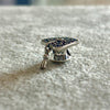 CHARM DE BIRRETE CON CIRCONIAS, PLATA .925