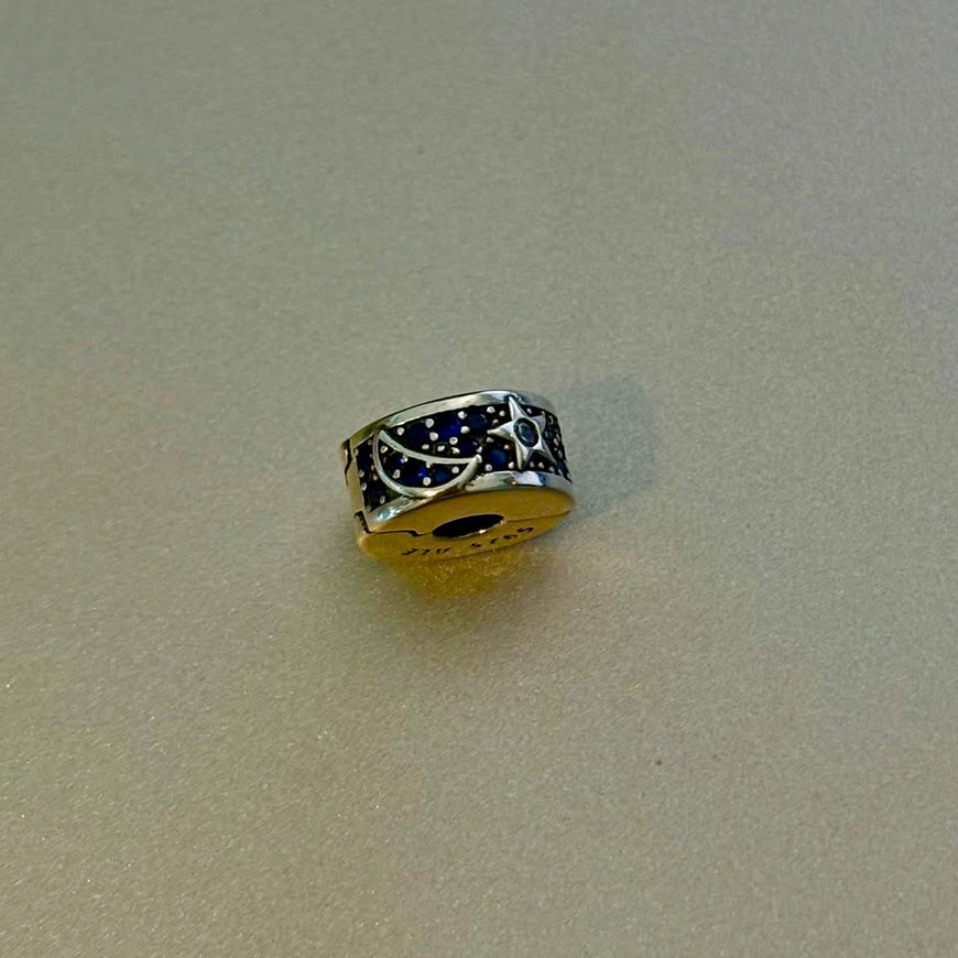 Charm/Clip con cristales de zirconia azul rey