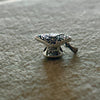 CHARM DE BIRRETE CON CIRCONIAS, PLATA .925