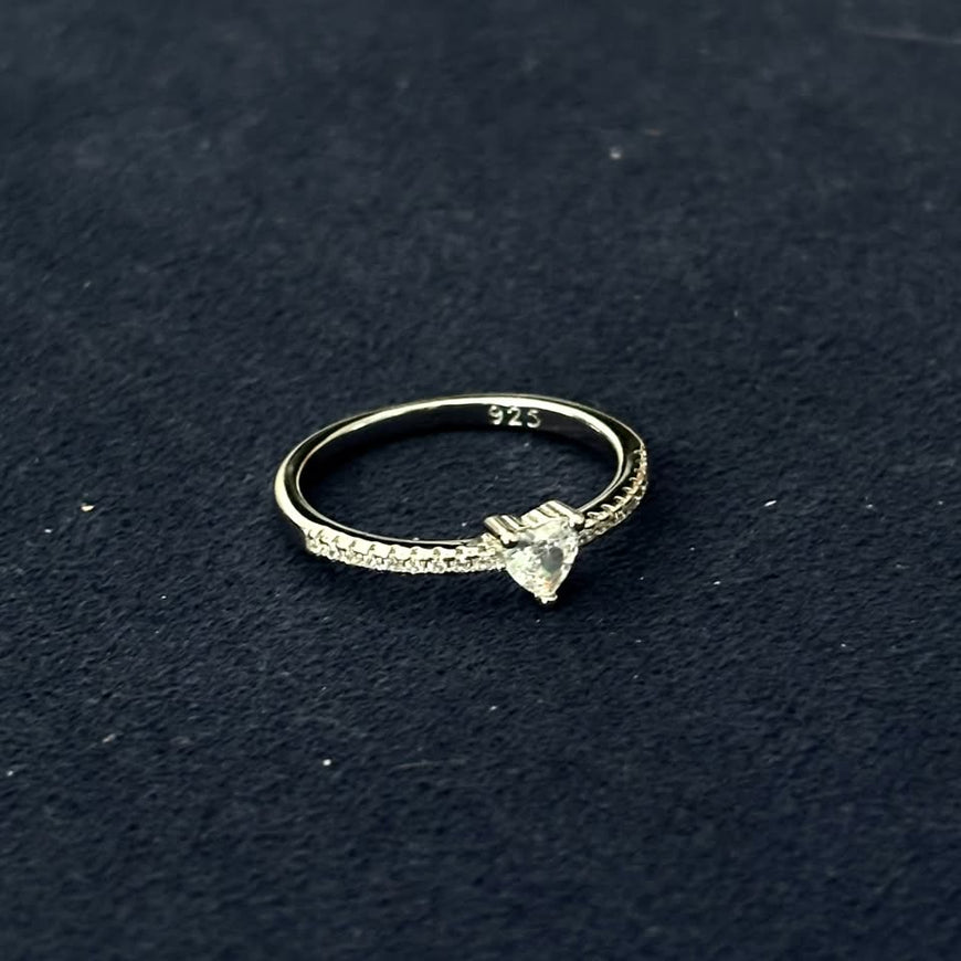 Anillo Solitario con circonia de corazon, Talla 6,7,8,9, Con bano de rodio, Plata .925