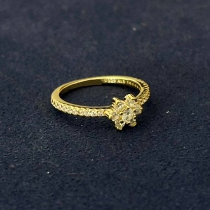 Anillo de Flor con circonia y bano de oro, Talla 7(4), Plata .925