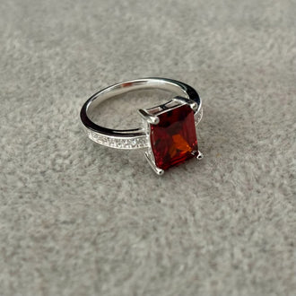 Anillo Zirconia Roja Cuadro Talla 5 (2)