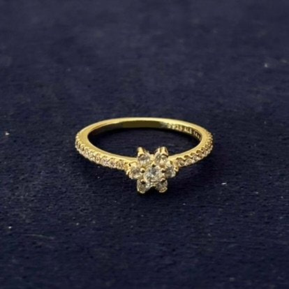Anillo de Flor con circonia y bano de oro, Talla 7(4), Plata .925