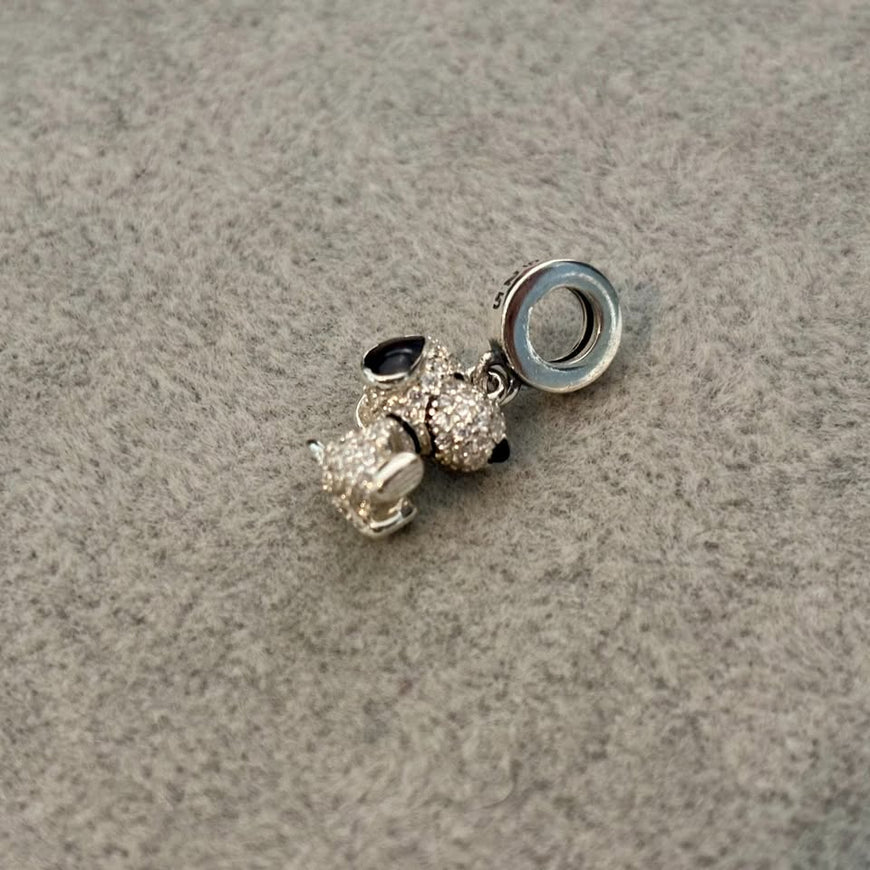 Charm de Soopy con microcirconias, Plata .925