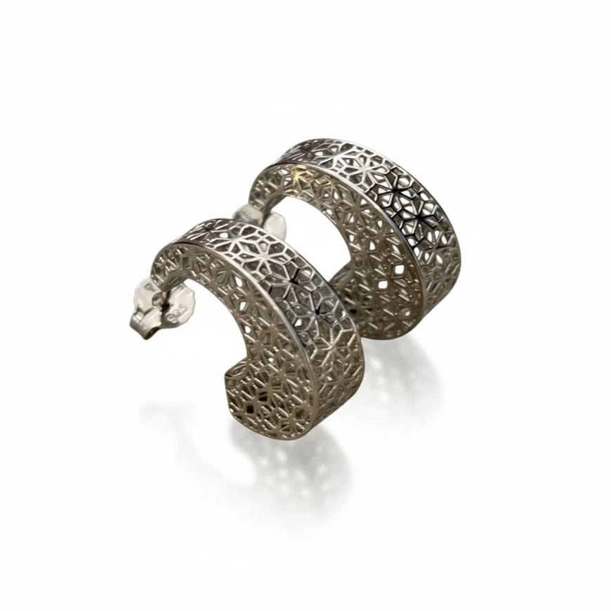 Arracada Filigrana 3D plateada, con bano de rodio, Plata .925 $79