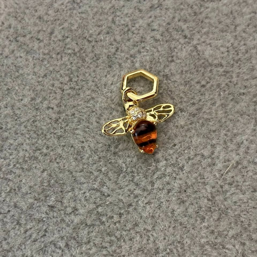 Charm de abejita con bano de oro, Talla 6,7,8,9, Plata.925