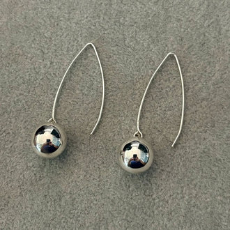 Arete con dije de bola grabde, Plata .925