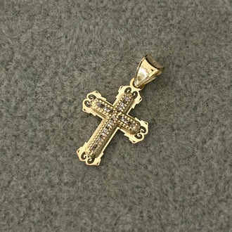 Dije de cruz con canal de circonia y detalles calados, Oro 10k