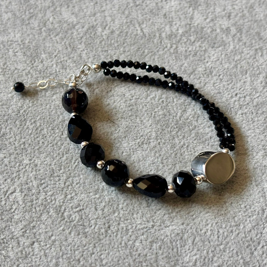 Pulsera con piedras naturales color negro, roja, verde, naranja, amtista, multicolor. Plata .925