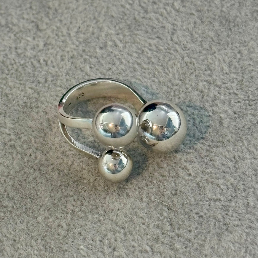 ANILLO DE BOLITAS SIZE 6
