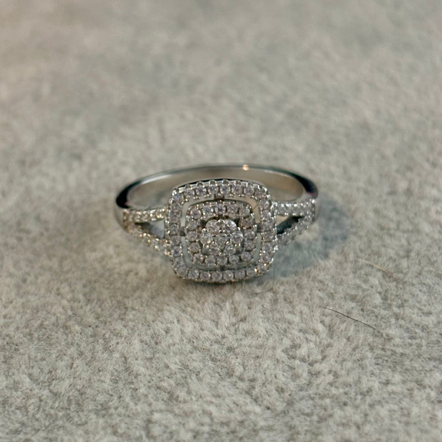 Anillo cuadrado con zirconia blanca 6, 7