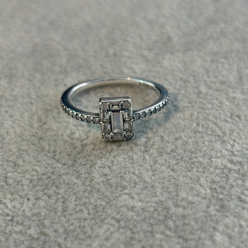 Anillo Cuadro Zirconia 6,7