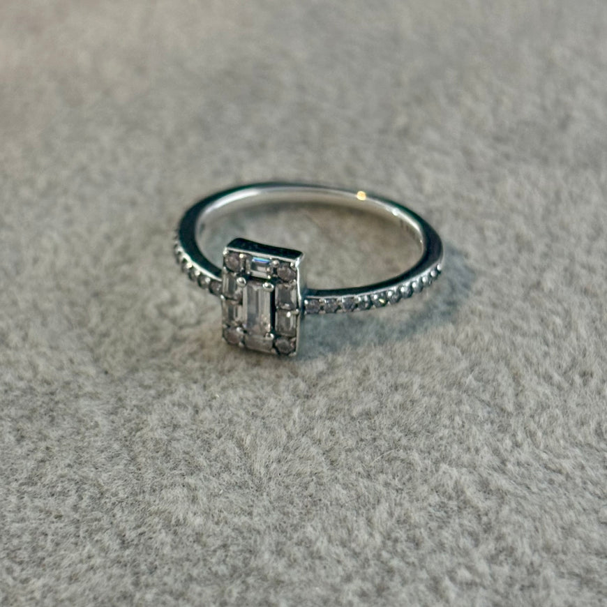 Anillo Cuadro Zirconia 6,7