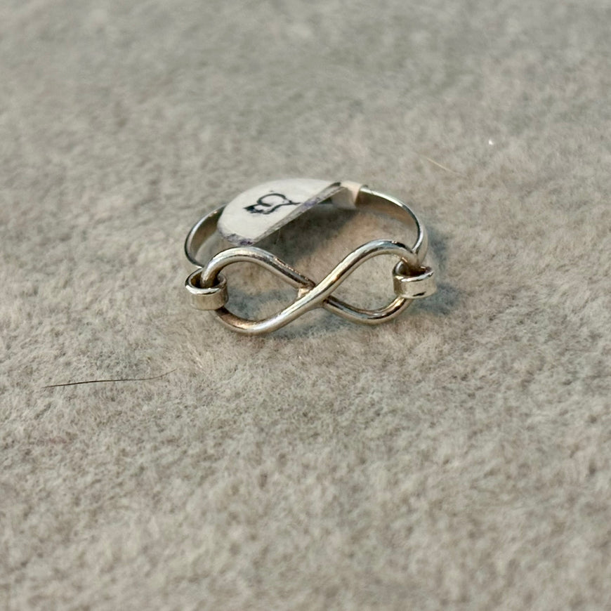 Anillo para el pie en plata .925 con diseno infinito Talla 4.5