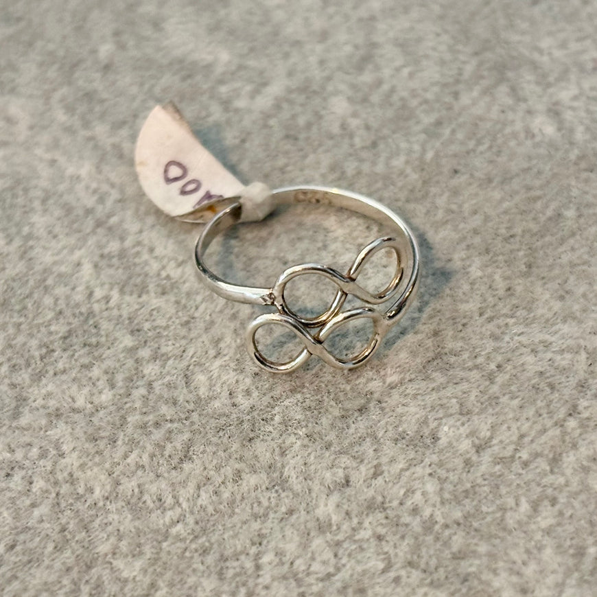 Anillo para el pie en plata .925 con diseno de dos infinito Talla 6.5