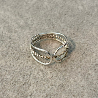 Anillo para el pie en plata .925 con diseno torzal en medio Talla 3
