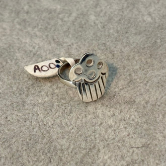 Anillo para el pie en plata .925 con diseno de cupcake Talla 1.5