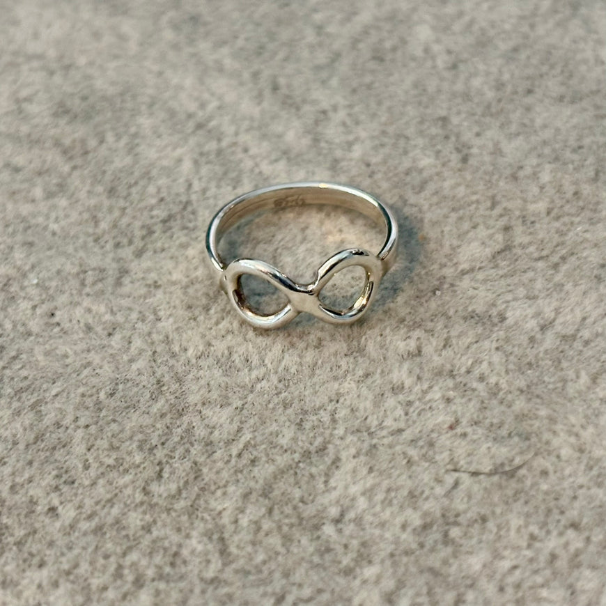 Anillo para el pie en plata .925 diseno infinito Talla 2.5