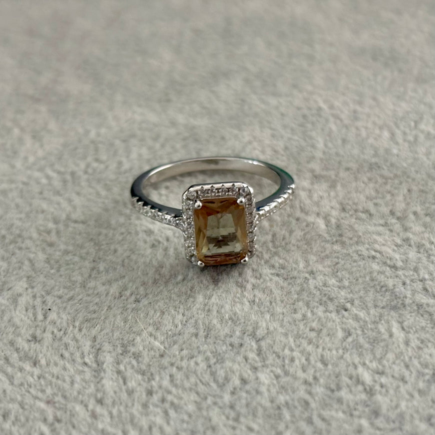 ANILLO CUADRADO CON ZIRCONIA CAFE TALLA 6,7,8