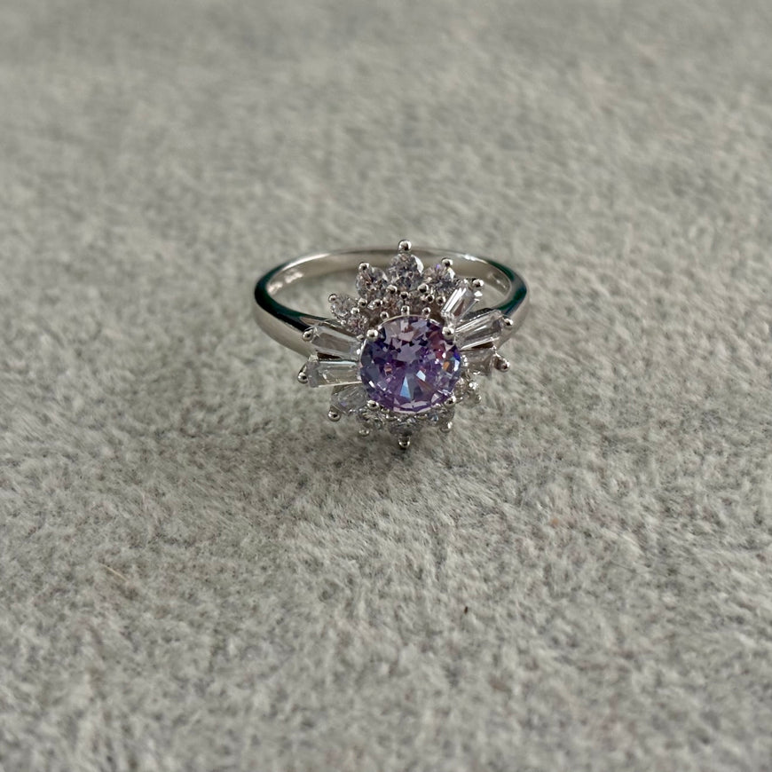 ANILLO CON CIRCONIAS BLANCAS Y DISENO LILA 7,8,9