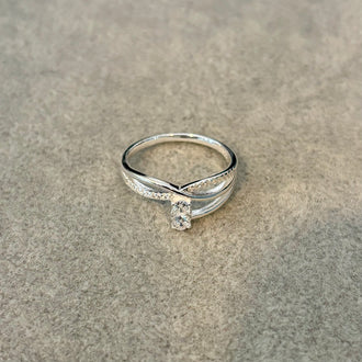 Anillo con Zirconia Blanca y Diseño, Plata .925, Talla 10