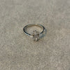 Anillo con diseño zirconia, plata .925, talla 7
