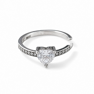 ANILLO DE CORAZON BISELADO BANO DE RODIO